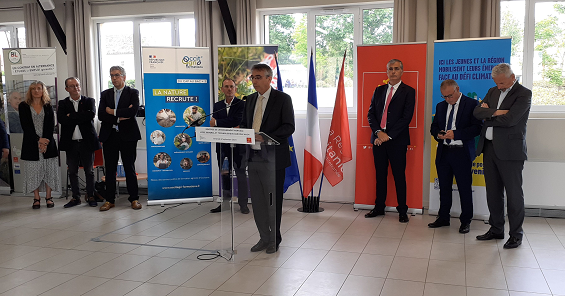 Image 3 : Discours d'Olivier Rousset, DRAAF Occitanie, Recteur d'académie agricole, devant les invités. 